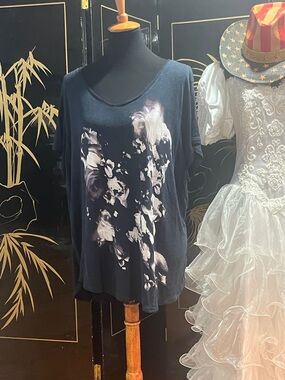 Simply Vera Vera Wang Navy Floral-Print Short Sleeve Tee RE